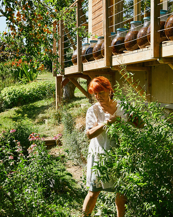 Michele Cros dans le jardin de beauté